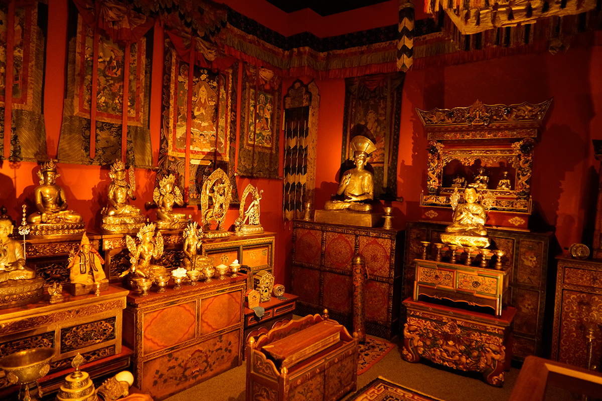 The Tibetan Buddhist Shrine Room from the Alice S. Kandell Collection. Gifts and promised gifts from the Alice S. Kandell Collection to the Arthur M. Sackler Gallery, Smithsonian Institution, Washington, DC. Photograph: Miguel Benavides.