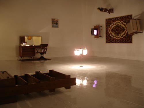 Jaroslaw Kozlowski, 1945 - born in Srem, lives and works in Poznan. Installation <em>Gravity Room</em>. Montage using second-hand furniture bought in São Paulo.