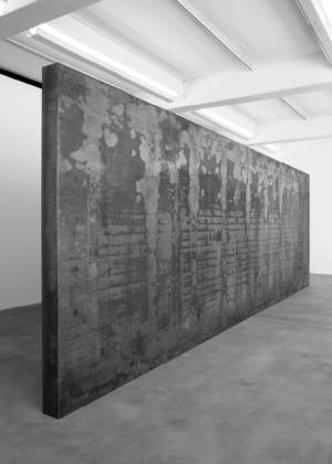 Richard Serra. <em>Fernando Pessoa</em>, 2007-8. Weatherproof steel, 118 1/8 x 354 1/2 x 8 inches (300 x 900.4 x 20.3 cm). © Richard Serra. Courtesy of Gagosian Gallery. Photo credit: Joshua White.