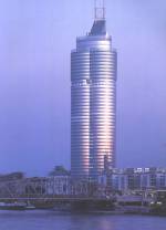 Millennium 
            Tower Vienna, 1999. Architects: Gustav Peichl, Boris Podrecca, Rudolf 
            F Weber, Vienna. 50 floors.