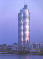 Millennium 
            Tower Vienna, 1999. Architects: Gustav Peichl, Boris Podrecca, Rudolf 
            F Weber, Vienna. 50 floors.