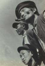 Georgy Zelma. Three Generations in Yakustsk, 1929. Gelatin silver print. Museum Ludwig, Cologne.