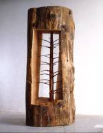 Giuseppe Penone. <em>Albero-Porta</em>, 1993–1995. Cedar, 250 x 120 x 120 cm. Photo: Luigi Gariglio. © Giuseppe Penone.