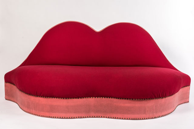 Edward James/Salvador Dali. Mae West lips sofa, 1938. Felt and wood, 92 x 213 x 80 cm. Royal Pavilion & Museums, Brighton & Hove. © Salvador Dalí, Fundació Gala-Salvador Dalí, DACS 2017 and with kind permission from West Dean College – The Edward James Foundation. Image courtesy of Royal Pavilion & Museums, Brighton & Hove.