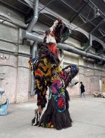 Melania Toma, AGAVE, 2022. Wool, sheep skin, silk. cotton, jute, palm leaves, wood, 500 x 150 x 120 cm. Installation view, Pigeon Park Vol. II, 2022. © The Artist.