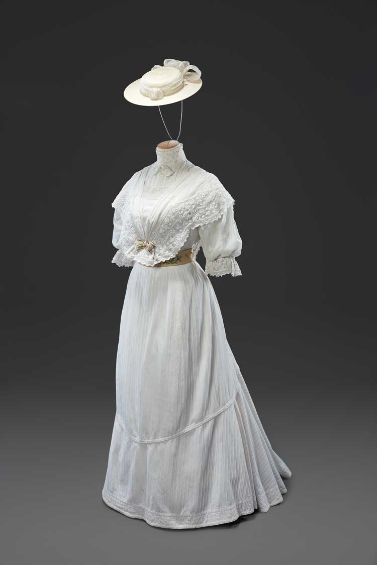 A Room with a View (1985), Costume for Lucy Honeychurch (Helena Bonham Carter). Costume Designers: John Bright, Jenny Beavan. © Cosprop - Jon Stokes / Julia Buckmiller.