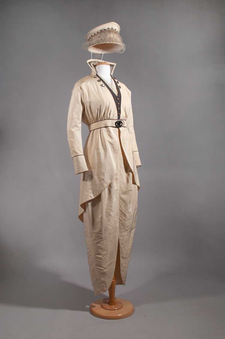 Out of Africa (1985), Costume for Karen Blixen (Meryl Streep). Costume Designer: Milena Canonero. © Cosprop - Jon Stokes / Julia Buckmiller.