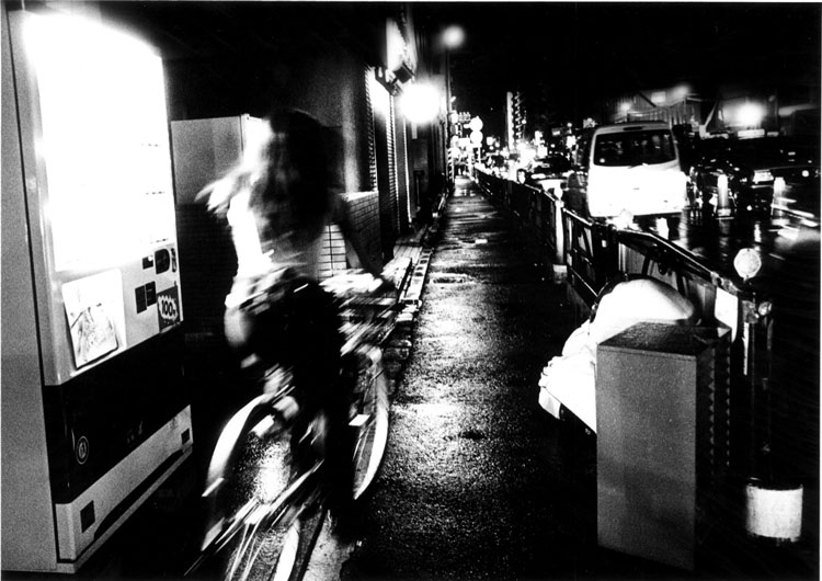 Moriyama Daido (b1938). Untitled, 2006. Gelatin silver print, 27.9 x 35.5 cm. © Daido Moriyama Photo Foundation, Tokyo.