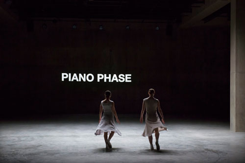 Anne Teresa De Keersmaeker Fase: Four movements to the Music of Steve Reich, Tate Modern, 2012. © Anne Teresa De Keersmaeker. Photograph: Hugo Glendinning .