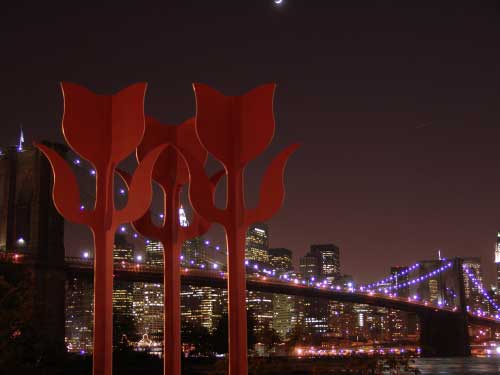 Edwina Sandys. Tulips, 2005. Aluminium. H. 12'. Photograph: Miguel Benavides