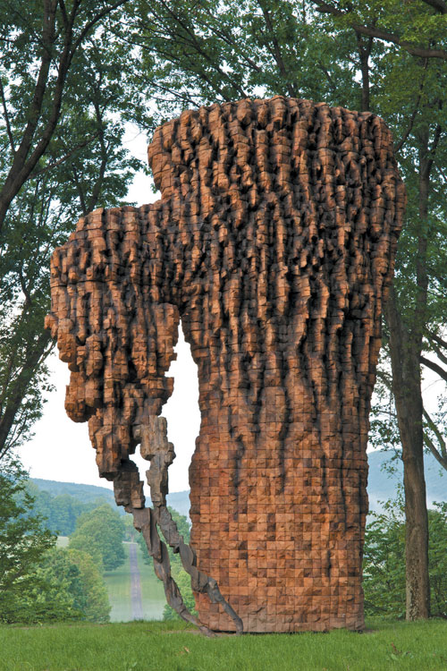 Ursula von Rydingsvard. Luba, 2010. Cedar, graphite and cast bronze, 212 x 139 x 88 inches (538.5 x 353.1 x 223.5 cm)
Storm King Art Center, Mountainville, New York. Photograph: Jerry L. Thompson. © Ursula von Rydingsvard
Courtesy Galerie Lelong, New York.