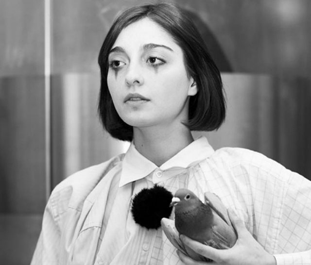 Amalia Ulman and Bob the Pigeon. Image courtesy @amaliaulman Instagram.