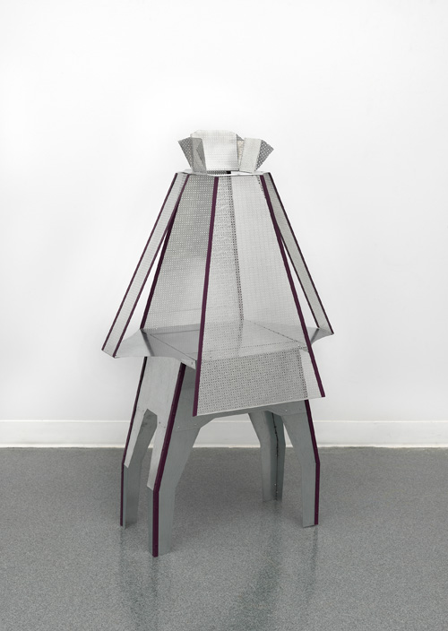 Diane Simpson. Peplum IV, 2015. Aluminium, galvanized steel, rivets and enamel, 48 x 29 x 18 in. Courtesy of the artist; Corbett vs. Dempsey, Chicago; and JTT Gallery, New York. © Diane Simpson.