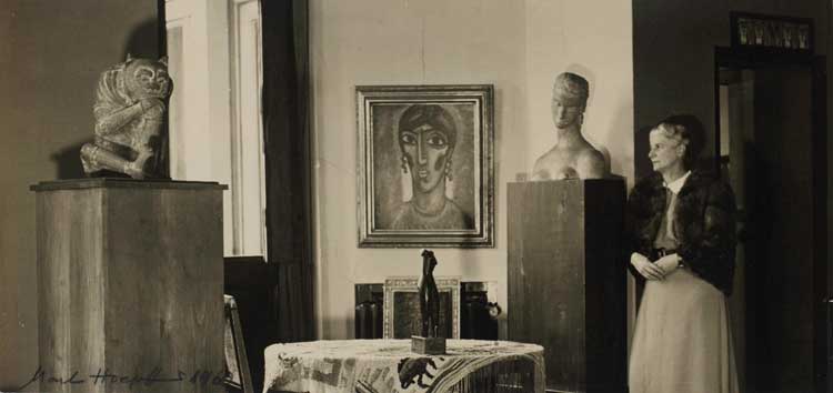 Hanna Bekker vom Rath with artworks by Alexej von Jawlensky, Ida Kerkovius, Alexander Archi-penko, Wilhelm Lehmbruck, as well as the river spirit Wuzhiqi (China, c960-1127 AD), 1946. Photo: Marta Hoepffner. © Estate Marta Hoepffner.