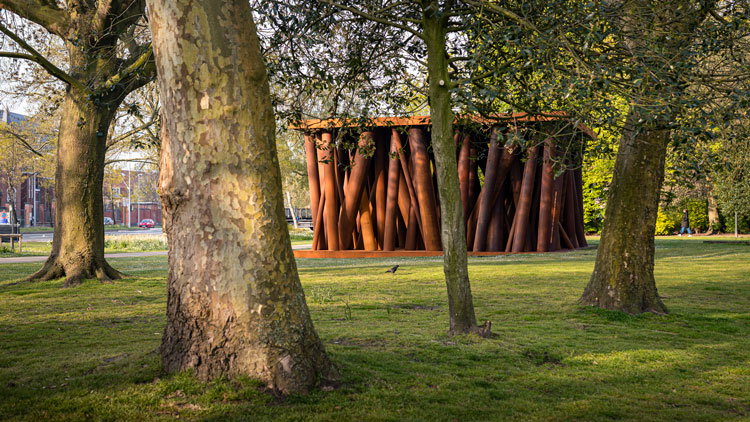 Gijs Van Vaerenbergh. Colonnade, 2021. Steel, 10 x 10 x 5 m. Photo: Matthias Desmet.