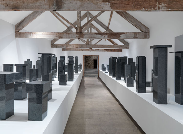 Not Vital. 100 Architects, 2016. Black granite, dimensions variable, average height 56.22 cm. Installation view, Not Vital. SCARCH’ Hauser & Wirth Somerset 2020. Photo: Ken Adlard. Courtesy of the artist and Hauser & Wirth © Not Vital.