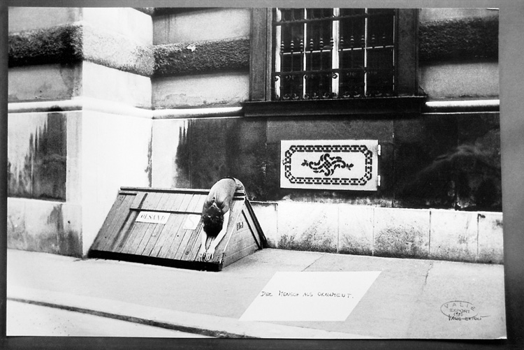 VALIE EXPORT. DER MENSCH ALS ORNAMENT, 1976 / Print 1980. Black and white silver gelatin print on baryta paper laid on chip board, 139 x 220 cm. © VALIE EXPORT/ Bildrecht 2019. Courtesy Galerie Thaddaeus Ropac, London | Paris | Salzburg. Photo: Ben Westoby.