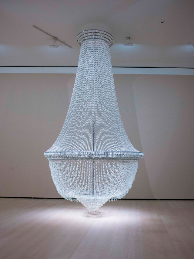 Joana Vasconcelos. The Bride (A Noiva), 2001- 2005. OB tampons, stainless steel, cotton thread, steel cables, 600 x 300(dia) cm. Museu de Arte Contemporanea de Elvas -Colecao Antonio Cachola. Work produced and restored with the support of Johnson & Johnson, Lda. © Joana Vasconcelos, VEGAP, Bilbao, 2018.