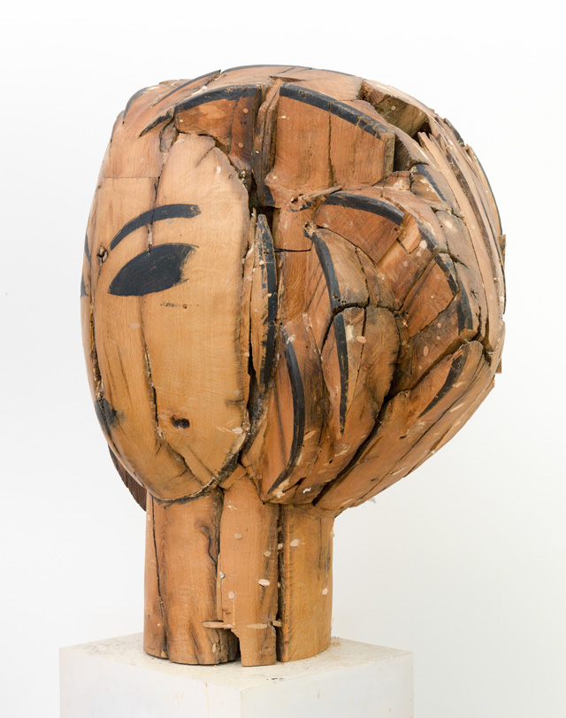 Manolo Valdés. Head (side view), 2016. Wood,  37 x 41 x 70 in. Copyright Manolo Valdés, courtesy Marlborough Fine Art, London.