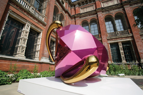 Jeff Koons. Diamond (Pink), installed in the John Madejski Garden, V&A South Kensington, London.