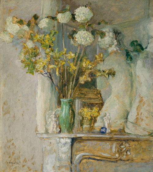 Édouard Vuillard. Guelder Roses and the Venus de Milo, 1905. Oil on cardboard.  The Art Institute of Chicago, Gift of Mr. and Mrs. Sterling Morton.