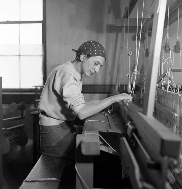Anni Albers weaving at Black Mountain College, 1937. Photograph by Helen M. Post Modley, Western Regional Archives, State Archives of North Carolina.