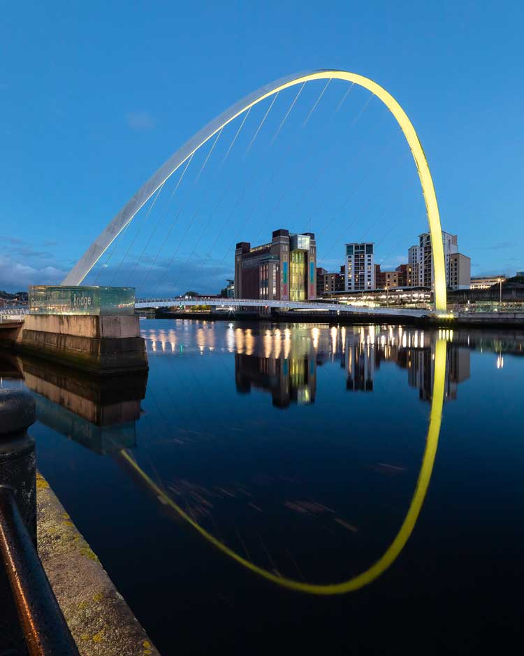 Gateshead Millennium Bridge, UK. Photo: © Peter Landers.