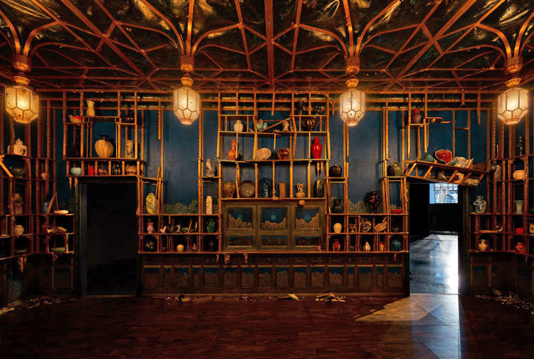 Darren Waterston. Filthy Lucre: Whistler’s Peacock Room Reimagined, Victoria & Albert Museum, London, 25 January – 3 May 2020. Photo: Luke Walker.