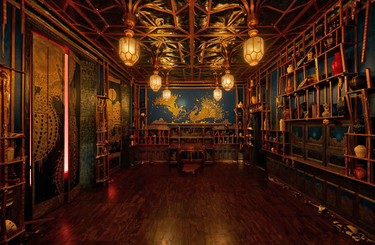 Darren Waterston. Filthy Lucre: Whistler’s Peacock Room Reimagined, Victoria & Albert Museum, London, 25 January – 3 May 2020. Photo: Luke Walker.