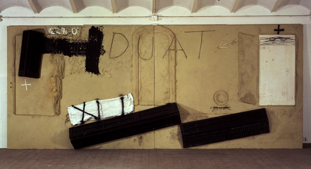 Antoni Tàpies, Duat, 1994. 250 x 600 cm. © Antoni Tàpies. Courtesy Waddington Custot.