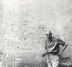 Jean Dubuffet in front of a graffiti wall, Vence, 1959 © Archives Fondation Dubuffet, Paris. Photo: John Craven.
