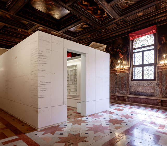 Edmund de Waal, the library of exile, 2019. Ateneo Veneto. Part of Psalm, an exhibition in two parts at the Jewish Museum and Ateneo Veneto, Venice. © Edmund de Waal. Courtesy of the artist. Photo: Fulvio Orsenigo.