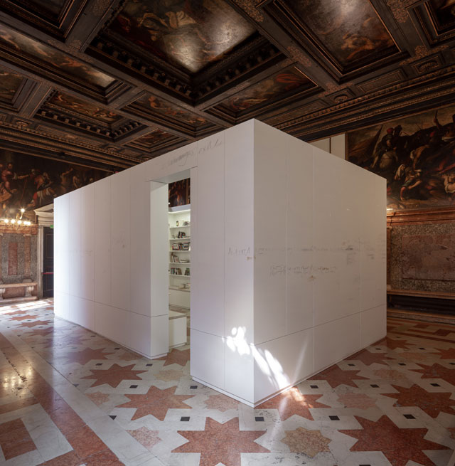 Edmund de Waal, the library of exile, 2019. Ateneo Veneto. Part of Psalm, an exhibition in two parts at the Jewish Museum and Ateneo Veneto, Venice. © Edmund de Waal. Courtesy of the artist. Photo: Fulvio Orsenigo.