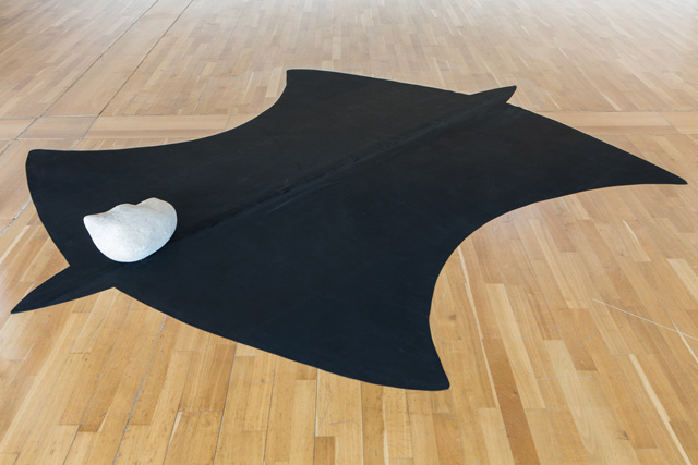 Alison Wilding. Dark Horse 1, 1983. Portland roach and neoprene. Courtesy of the artist and Karsten Schubert Gallery, London.