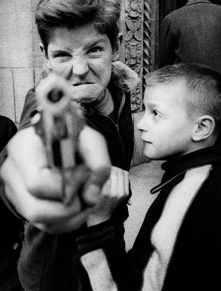 William Klein. Gun 1, 103rd Street, New York, 1954. © William Klein.