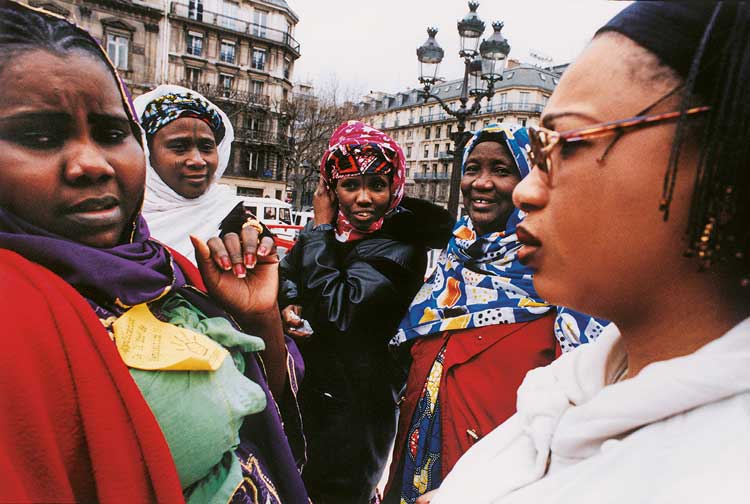 William Klein. Right to Housing’s association members, Paris, 2000. © William Klein.