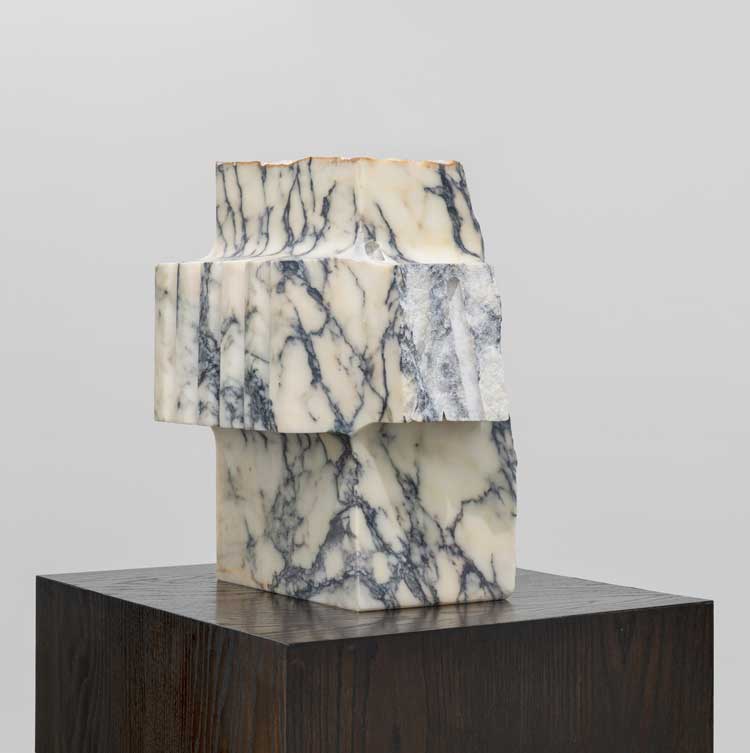 Minoru Niizuma (1930–1998). Unknown, c1986. Italian Paonazzo marble, 19.5 x 13.5 x 11.75 in (49.5 x 34.3 x 29.8 cm). Courtesy The Estate of Minoru Niizuma and Tina Kim Gallery. Photo © Hyunjung Rhee.