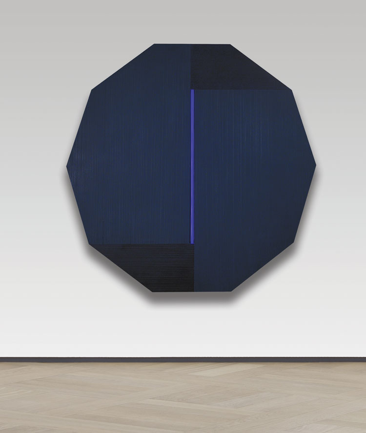 Gianfranco Zappettini. La trama e l'ordito n. 81 - la Luce Prima, 2017. Resin, acrylic on board and black light, 180 x 187 cm. Courtesy Mazzoleni, London-Torino.