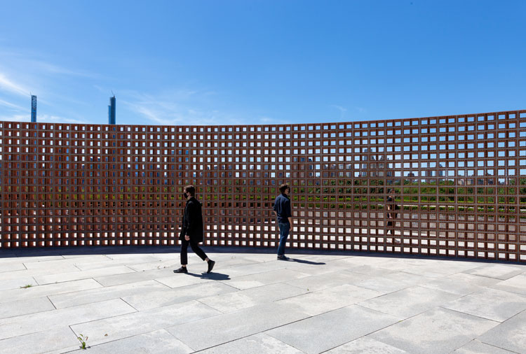 Héctor Zamora, Lattice Detour, 2020. Installation view, The Roof Garden Commission, courtesy of the artist. The Metropolitan Museum of Art, Photo: Anna-Marie Kellen.