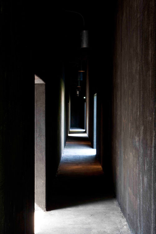 Serpentine Gallery Pavilion 2011, view 5. 
Designed by Peter Zumthor. © Peter Zumthor. 
Photograph: Walter Herfst.