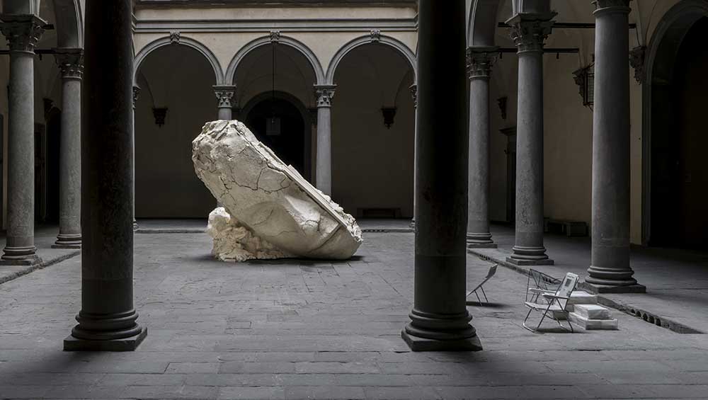 Mark Manders, Tilted Head, 2015-26. Installation view, Broken. The Power of the Fragment, Palazzo Strozzi, Florence, 25 September 2026 – 24 January 2027. Photo: Ela Bialkowska, OKNO Studio.